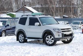 2007 Mitsubishi Pajero Photos