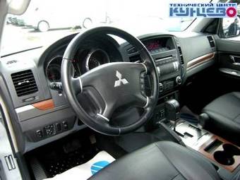 2007 Mitsubishi Pajero Photos
