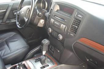 2007 Mitsubishi Pajero Photos