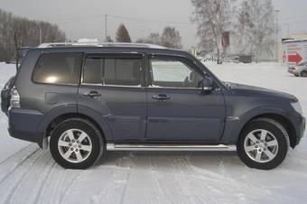 2007 Mitsubishi Pajero Photos