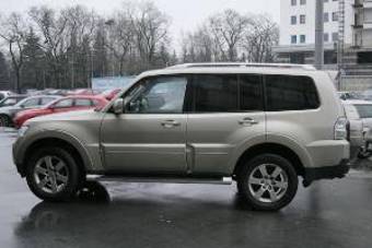 2007 Mitsubishi Pajero Pictures
