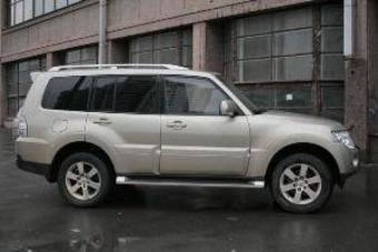 2007 Mitsubishi Pajero Photos