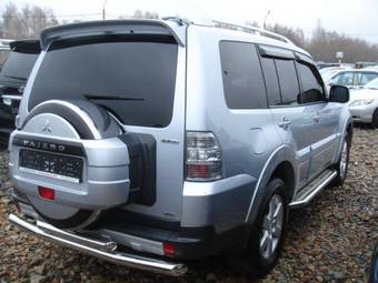 2007 Mitsubishi Pajero Photos