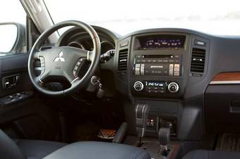 2007 Mitsubishi Pajero Pictures