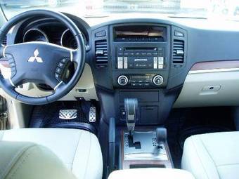 2007 Mitsubishi Pajero Pictures