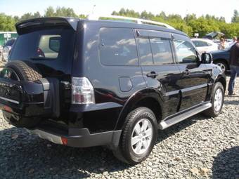 2007 Mitsubishi Pajero Pictures