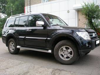 2007 Mitsubishi Pajero Photos