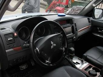2007 Mitsubishi Pajero Pictures