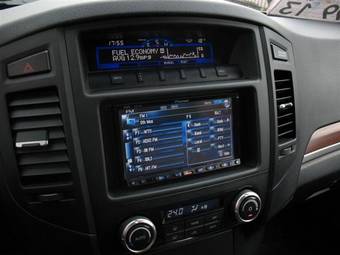 2007 Mitsubishi Pajero Photos