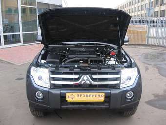 2008 Mitsubishi Pajero Pictures