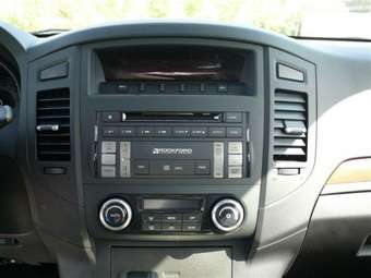 2008 Mitsubishi Pajero Pictures