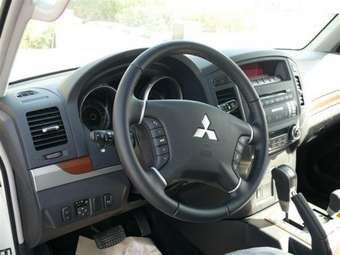 2008 Mitsubishi Pajero Photos