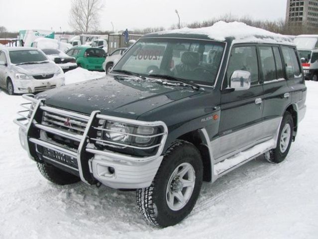 2008 Mitsubishi Pajero specs: mpg, towing capacity, size, photos