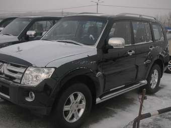 2008 Mitsubishi Pajero Photos