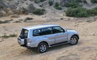 2008 Mitsubishi Pajero Photos