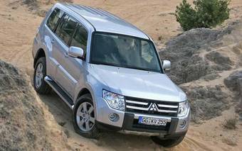 2008 Mitsubishi Pajero Photos