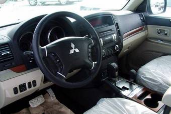 2008 Mitsubishi Pajero Photos