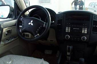 2008 Mitsubishi Pajero Pics