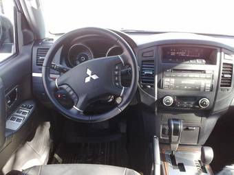 2008 Mitsubishi Pajero Photos