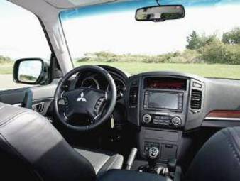 2008 Mitsubishi Pajero Images