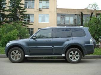 2008 Mitsubishi Pajero Photos