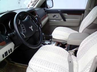 2008 Mitsubishi Pajero Images