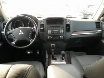 2008 Mitsubishi Pajero Photos