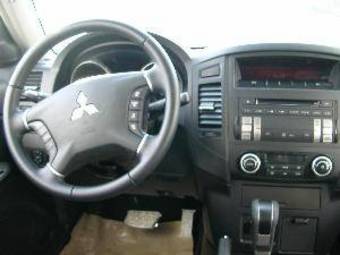 2008 Mitsubishi Pajero Photos