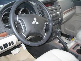 2008 Mitsubishi Pajero Pictures