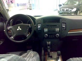 2008 Mitsubishi Pajero Pictures