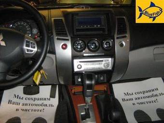 2008 Mitsubishi Pajero Photos