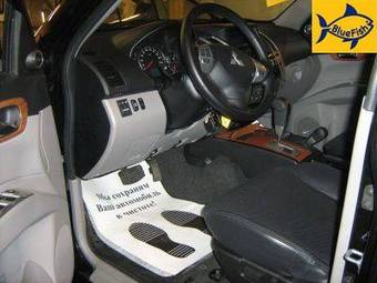 2008 Mitsubishi Pajero Photos