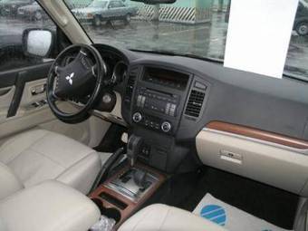 2008 Mitsubishi Pajero Pictures