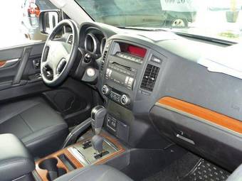 2008 Mitsubishi Pajero Images