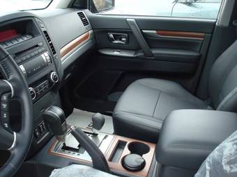 2008 Mitsubishi Pajero Pictures