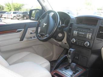 2008 Mitsubishi Pajero Photos