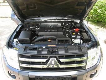 2008 Mitsubishi Pajero Photos