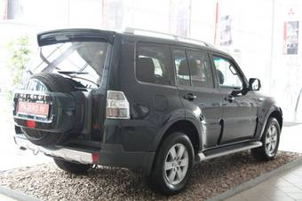 2008 Mitsubishi Pajero Images