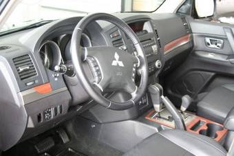 2008 Mitsubishi Pajero Pictures