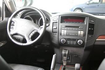 2008 Mitsubishi Pajero Photos