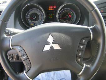 2008 Mitsubishi Pajero Pictures