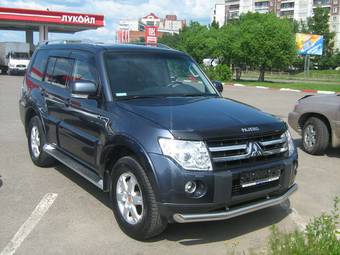 2008 Mitsubishi Pajero Pictures