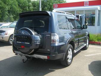 2008 Mitsubishi Pajero Photos