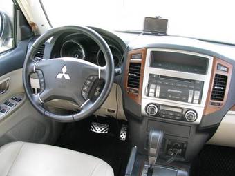 2008 Mitsubishi Pajero Pictures