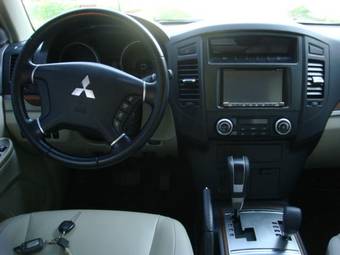 2008 Mitsubishi Pajero Photos