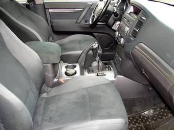 2008 Mitsubishi Pajero Images