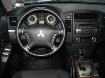 2008 Mitsubishi Pajero Photos