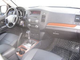 2008 Mitsubishi Pajero Photos