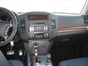 2008 Mitsubishi Pajero Images