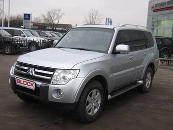 2008 Mitsubishi Pajero Photos